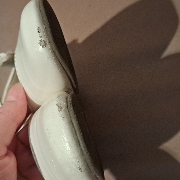 Kids Size 11 White Josmo dress shoes with velcro straps and flower details 🌸 - Picture 7 of 7